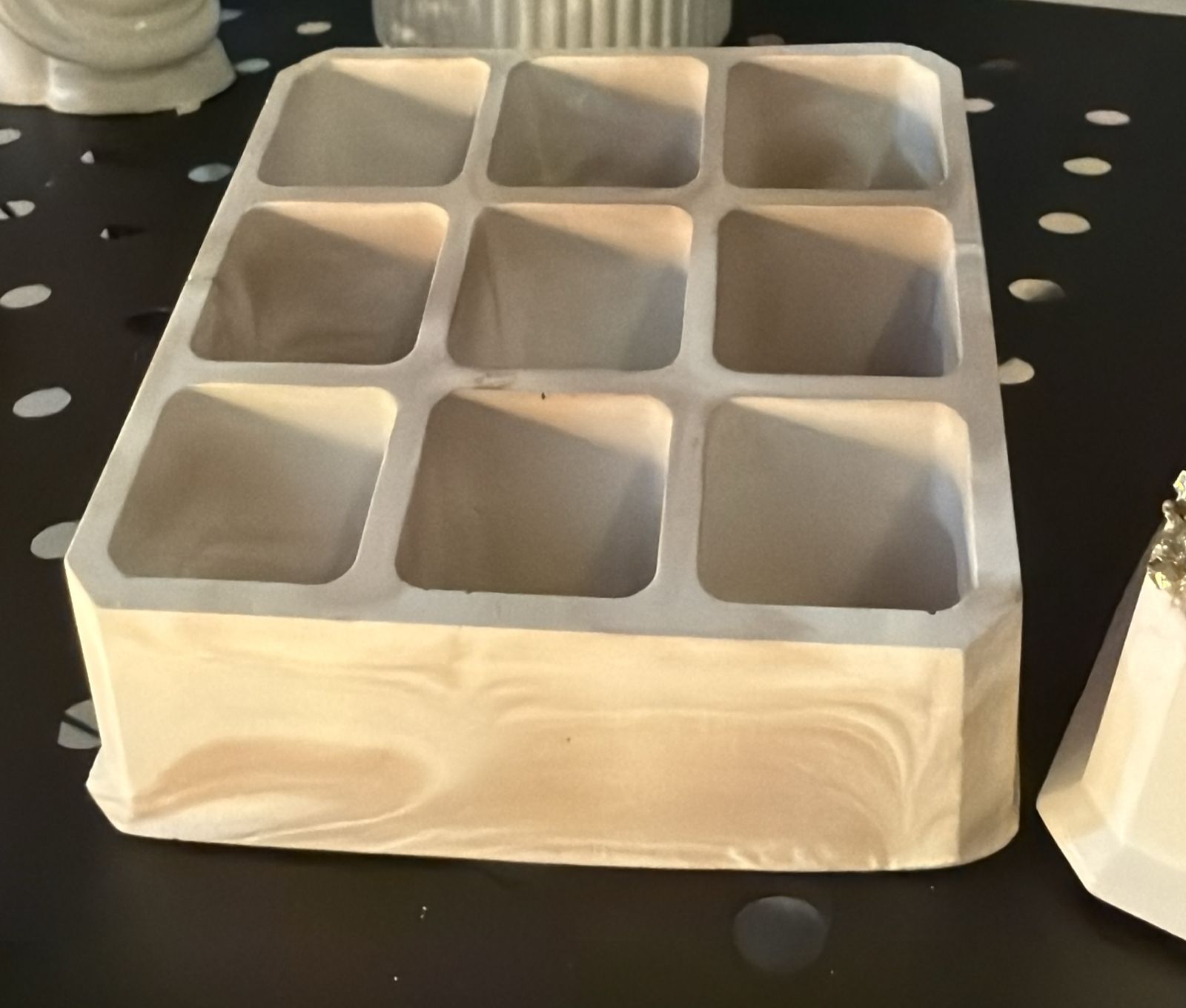 حامله الحمر - Additional view 1